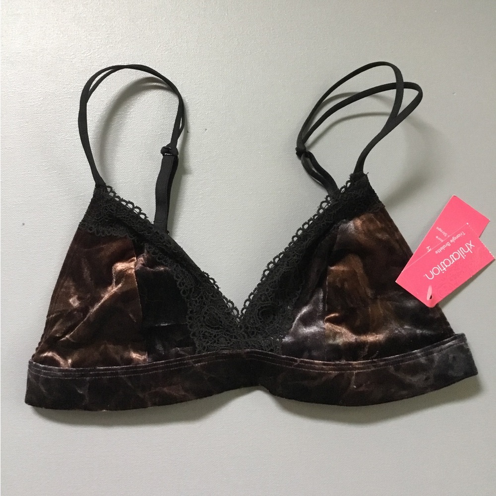 NWT Xhilaration Velvet Lace Triangle Bralette